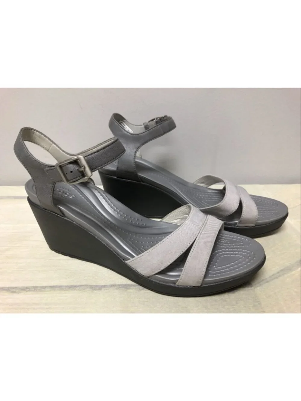 Crocs Womens 11 Leigh II Gray Open Toe Ankle Strap Wedge Platform Sandals
